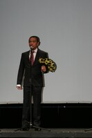 「しんぼる」の舞台挨拶後、取材陣のインタビューに応じた松本監督は「こっちの言葉で挨拶をしたら予想以上にウケてしまって、困惑している自分に困惑しています」と反響の大きさに驚いた様子だった。