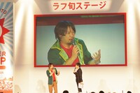 MCを務めたケンドーコバヤシと陣内智則。ケンコバは「銀河鉄道999」の鉄郎に扮した。