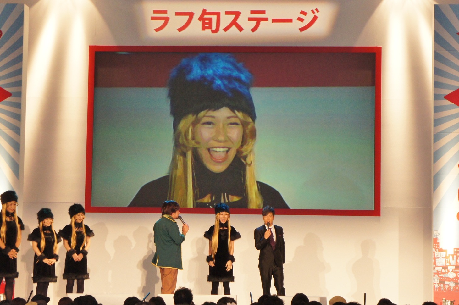 桜 稲垣早希。「鉄郎……あんたバカぁ!?」と、メーテルに扮しているはずが途中から「新世紀エヴァンゲリオン」のキャラクターで自身の得意ネタでもあるアスカのモノマネを披露した。
