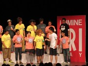 安達までもがルイ・ヴィトンのサンダルを履いていることが明らかになった。