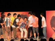 サテライト軍は見事なチームワークのコントを披露。