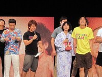 プロポーズのコントでは、フルポン村上が「マジなやつやります。みんなに真似してほしい」と挑戦。ウケなかったものの「みなさん見たら引きますけど、されたら喜びますからね」と言い訳した。