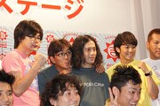「YOSHIMOTO WONDER CAMP TOKYO」総括会見に出席した平成ノブシコブシ、ピース（後列左から）ら。