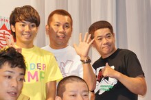 ピース綾部、FUJIWARA（後列左から）ら。