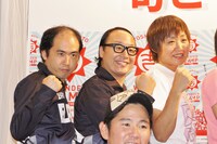 トレンディエンジェルと南海キャンディーズしずちゃん（左から）。