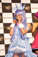 アテレコを披露し終えて納得のスマイルを見せる道重。