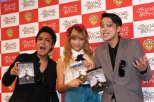 「ヴァンパイア・ダイアリーズ」Blu-ray＆DVDリリース記念のプレミア試写会に登場したはんにゃとローラ（中央）。