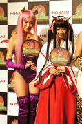 衛藤美彩と綾乃美花（左から）。