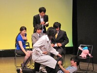 イチオシキャラクターの「タケウチケント」には、さまざまな機能が付いているということで、対決をすることに。