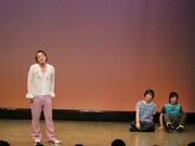 ミルククラウン竹内とピクニックは暇を持て余して、「女を絶対に落とせるDVD」を鑑賞することに。登場したのは“フェロモン出てます斉藤”。