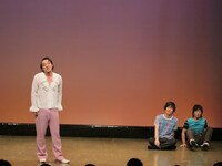 ミルククラウン竹内とピクニックは暇を持て余して、「女を絶対に落とせるDVD」を鑑賞することに。登場したのは“フェロモン出てます斉藤”。