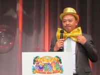 “プレミアム海太郎”となって、新機種のプレミアムな演出を紹介する木下。