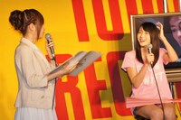 紺野あさ美アナと矢島舞美（左から）。