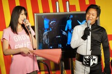 はんにゃ川島（右）からの好意に若干引き気味の矢島舞美（左）。