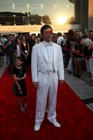 レッドカーペットに登場した板尾。