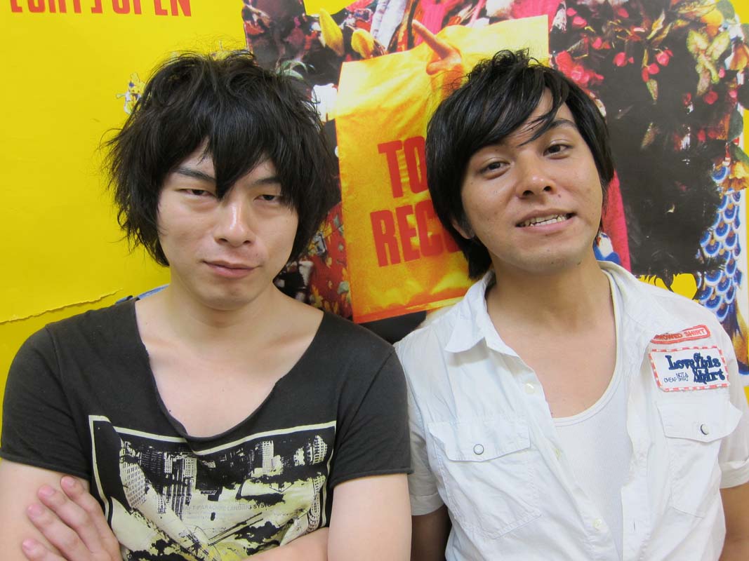 DVD「ふざけてるようですが真剣です。」の発売イベントを行ったLLR。現在全国ツアー「ふざけているようですが真剣です。つあー」を開催中。