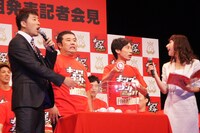 ネタ順抽選会の模様。写真はインパルス。