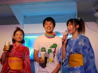 佐久間一行は、デッキでの乾杯コールにも参加。