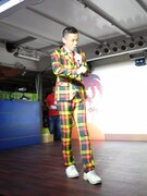 COWCOW多田は人気の「あたりまえ体操」を披露。