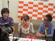 スパローズに用意された“秘密のボタン”と直結していると思われる“謎の紐”が、かすみの胸からしっかり見えており「（エロじゃないと）騙すために大人たちがいろいろ考えたのに！」とスパは注意。