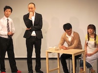 コントNo.7 ピーマンズスタンダード南川作「集中できない」。子どもを誘拐された夫婦のもとに来た刑事2人。夫婦の心配をよそに刑事は家の間取りが気になる。南川は早々にかんでしまい「テンパって、子どもの名前を後半間違えた」と反省。