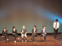 お見合いパーティに来たHi-Hi岩崎は、コンプレックスに悩むが、司会のアルコ＆ピース平子に「皆コンプレックスと戦ってる」と言われ安心。しかしそこに来たほかの参加者、磁石、三拍子・高倉、流れ星・瀧上は皆イケメンで……。