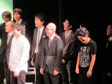 エンディングで、LADY WAGAの衣装でボケるHi-Hi岩崎。