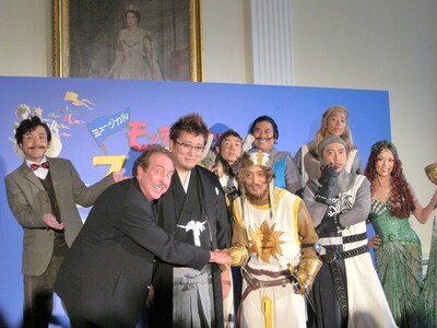 東京・駐日英国大使館にて行われた「モンティ・パイソンのスパマロット featuring SPAM」製作発表記者会見。