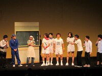 ネタ後のトークでは、1年ぶりの相談'sが「伸びるべき関節が伸びない。無理しないように頑張りました」と感想を語った。