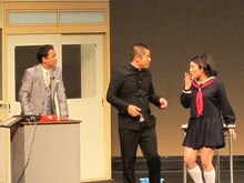 中山のムチャぶりにより、ハライチ澤部がフライデーされた誌面をフォーリンラブ・バービーと再現。