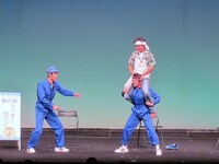 ネプチューン。海の家の水漏れを修理に来た男性2人。海の家である相談をし始める。堀内のアドリブにより、話はとんでもない方向へ。