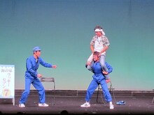 ネプチューン。海の家の水漏れを修理に来た男性2人。海の家である相談をし始める。堀内のアドリブにより、話はとんでもない方向へ。