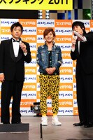 「師匠（今いくよ・くるよ）に恩返しできたかな」と喜びを語ったサカイスト・デンペー（中央）。