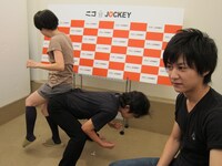 お笑いナタリー記者を乗せたちゅうえいだが「重い！オモリーだ！」とキレる。