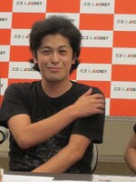 終始、無意識に瀧上に近寄るちゅうえい。最終的には瀧上側のモニターをわざわざ見ようとしていた。