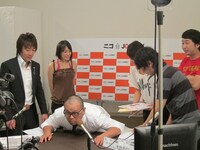 ジョーはこの姿でカホンになったり、マッサージをされたり、バナナになったりと大活躍。