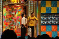 優勝したドラッパ。旦君（右）の達者なモノマネと伊藤君（左）の鋭いツッコミ、テンポのよい掛け合いが客席を魅了した。