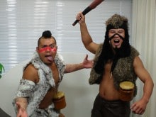 「ブルマンカフェプレゼンツ・東京お笑いチャリティライブ」に出演する牙一族。