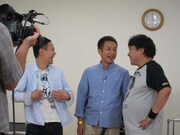 オープニングトークで盛り上がる3人。杉山と谷田部のやりとりに坪倉がツッコむという珍しい絡みも、坪倉はごきげんでさばいてみせた。