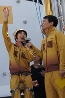 バトル終了後、疲弊した様子のインパルス板倉（左）。