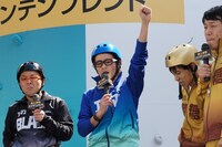 勝利に喜ぶオリエンタルラジオ藤森。