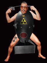 「『鳥肌実の人間核命』メルトアップ↑演説」を全国7都市で開催する鳥肌実。写真は「FATMAN」姿での1枚。