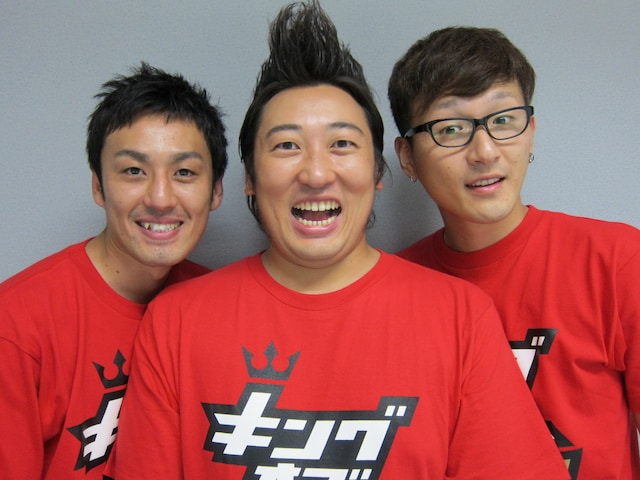 「キングオブコント2011」優勝のロバート。