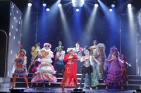 出演者そろっての迫力のショーダンス。