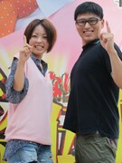 春日にとっての三種の神器であるピンクのベスト。ほかの2つは8:2の髪型とテクノカットだそう。ベストは記者の意向でプレゼントすることに。