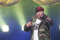 「第8回 芸人マジ歌選手権」でラップを披露するダイノジ大地。(c)テレビ東京