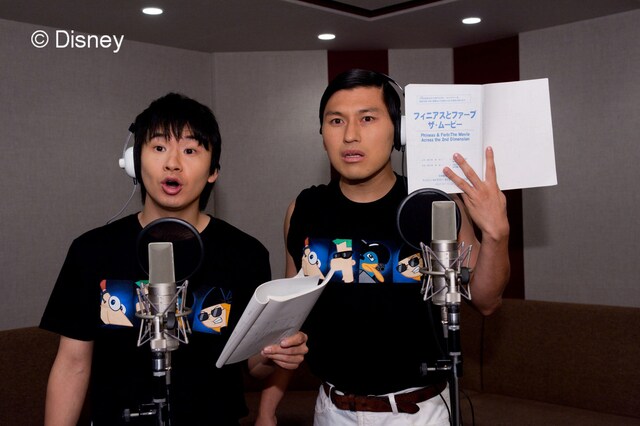 「フィニアスとファーブ / ザ・ムービー」に声優として参加したオードリー。メインボーカルに若林、コーラスに春日という布陣で挿入歌も担当している。(c)Disney