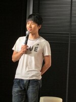 この日「観客のために」を繰り返した若林。椅子に座ると後方の観客に「見えない」と言われ、「俺は絶対立ってやりたい！」と豪語。しかし「このイベント自体が見えないということでは」という疑問が浮上してしまった。