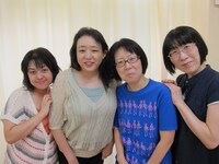 残る稽古は前日を残すのみ。「記憶の定着が不安」（小田）、「3歩進んで4歩くらい下がるんです」（彼方）、「なかなか貯金がたまらないんですよ、稽古もプライベートも」（エリコ）と、笑いながらぼやいていた。