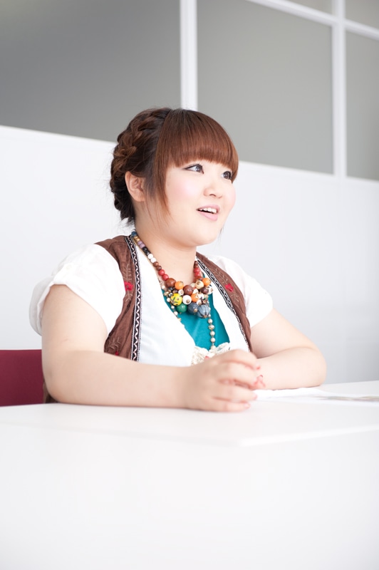 お笑いナタリー「Power Push」コーナーで取材を受ける柳原可奈子。